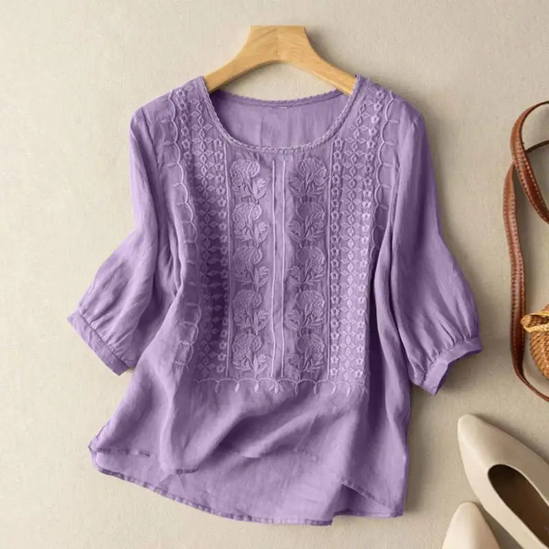 Aurora – afslappet bluse med broderi