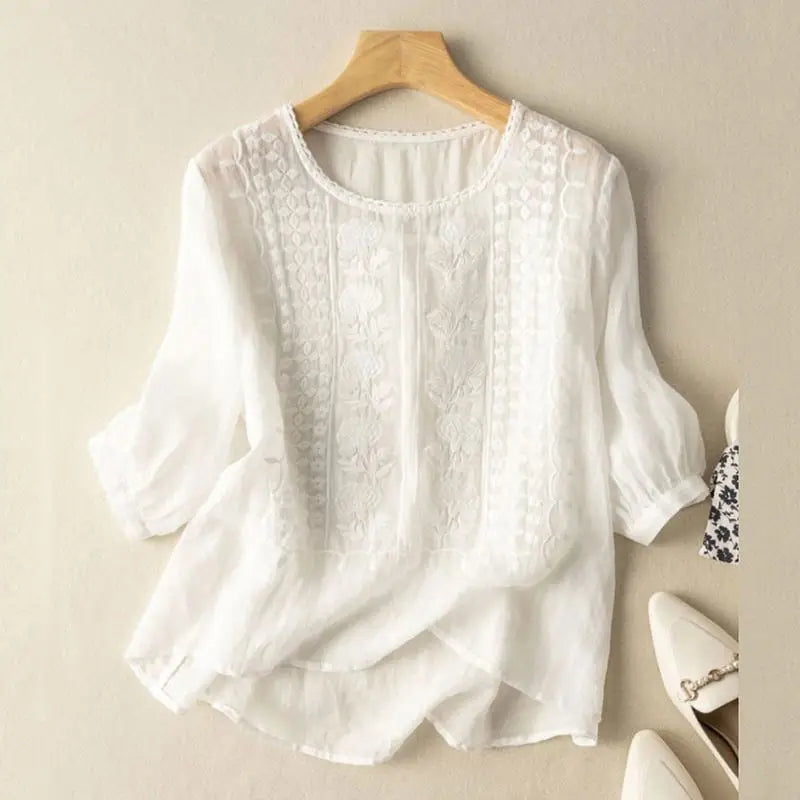 Aurora – afslappet bluse med broderi