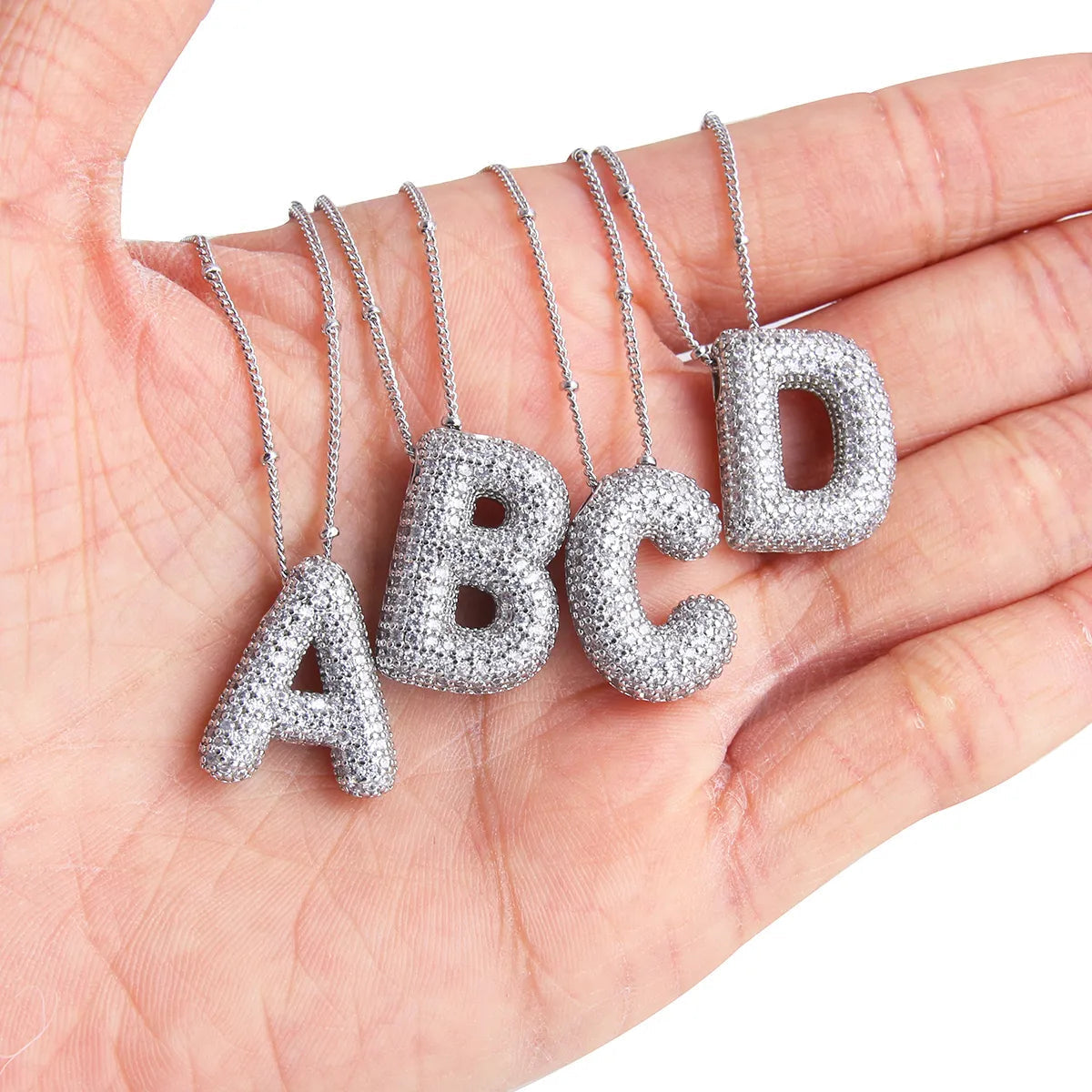 Juego de collares con iniciales de letras burbuja | Oro blanco