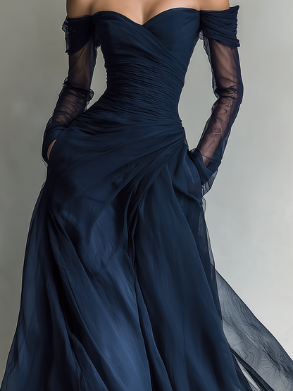 Elegant mørkeblå chiffon- og organzakjole til kvinder med bare skuldre, lange ærmer og figursyet maxilængde