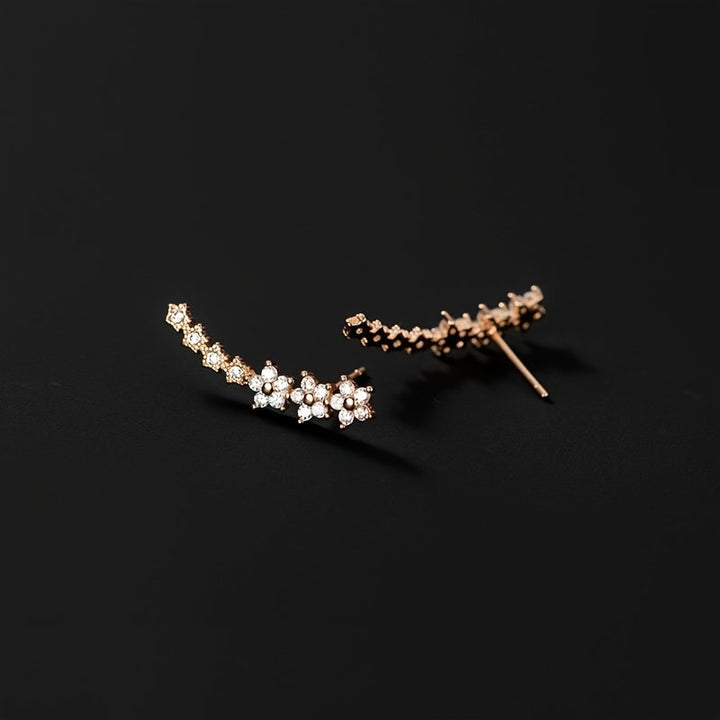 BRINCOS DOURADOS FLORAIS COM CRISTAIS RHINESTONE