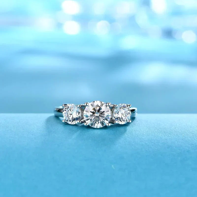 Anillo Clare de triple piedra | Oro blanco