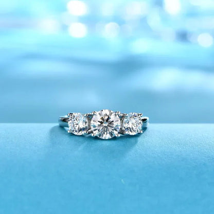 Anillo Clare de triple piedra | Oro blanco
