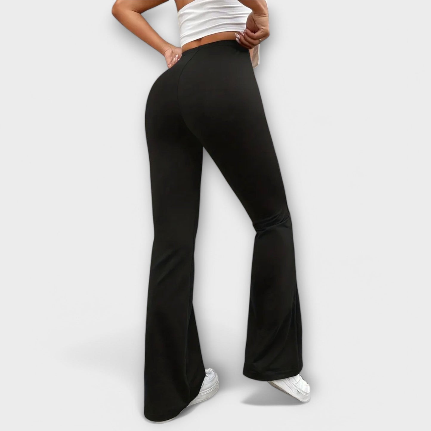 Serena - Calça Relaxada com Perna Flare