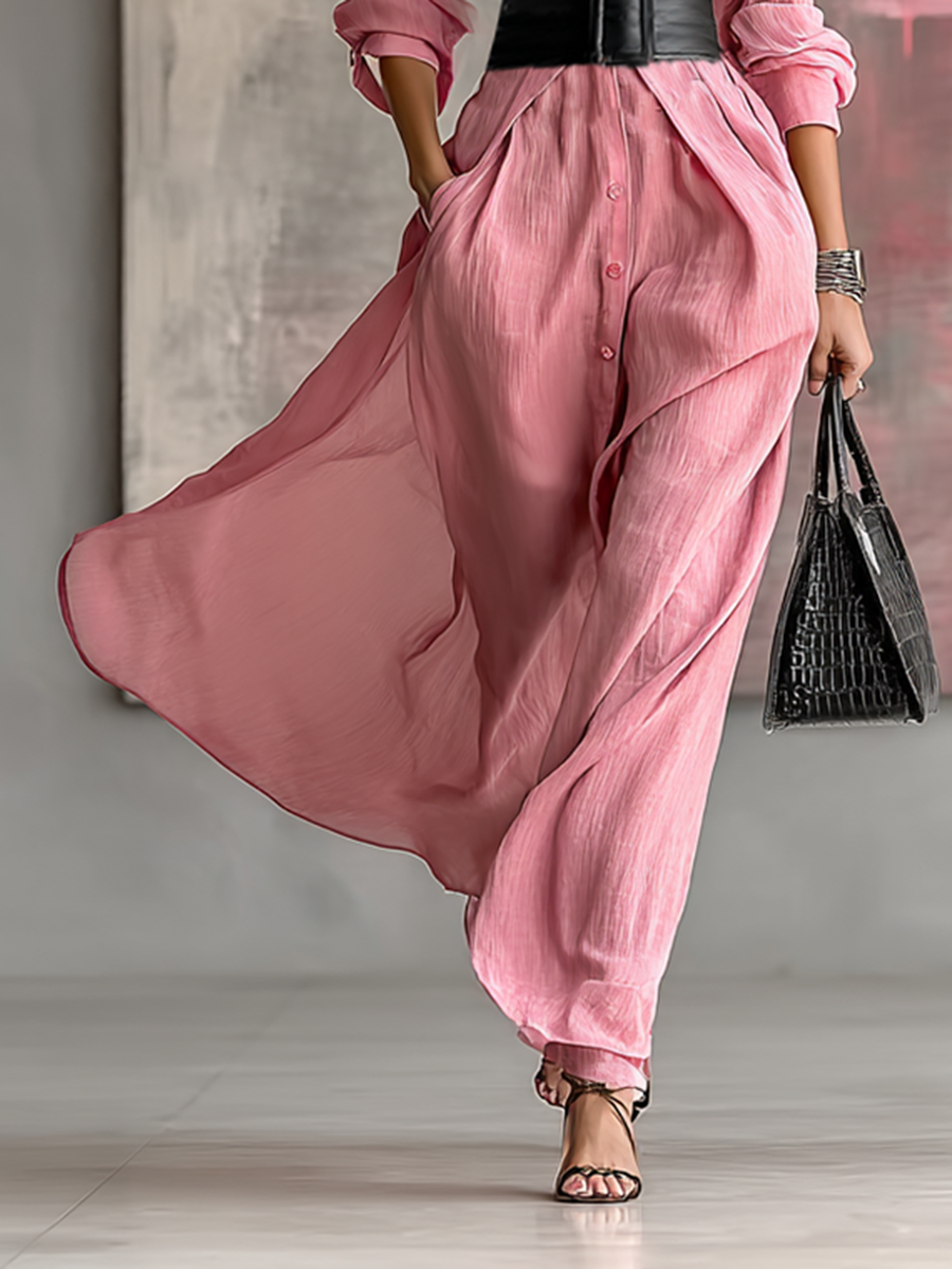 Vestido camisa feminino longo, de cor lisa, com lapela, mangas compridas, abotoamento simples e cinto