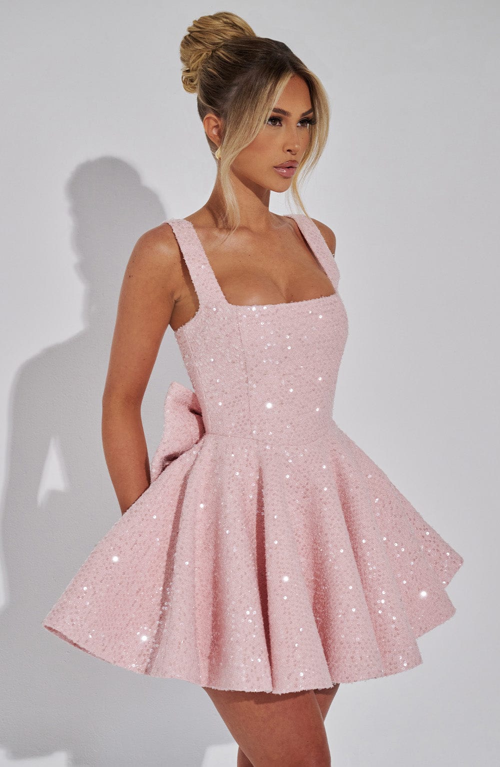 ROMY | VESTIDO DESLUMBRANTE COM LAÇO
