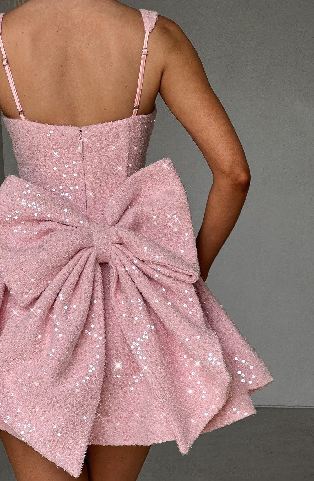 ROMY | VESTIDO DESLUMBRANTE COM LAÇO