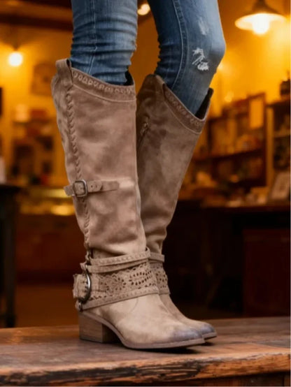 Edith | Damen-Stiefel zum Hineinschlüpfen mit runder Zehenpartie, kniehoch, mit Schnallenriemen und Reißverschluss