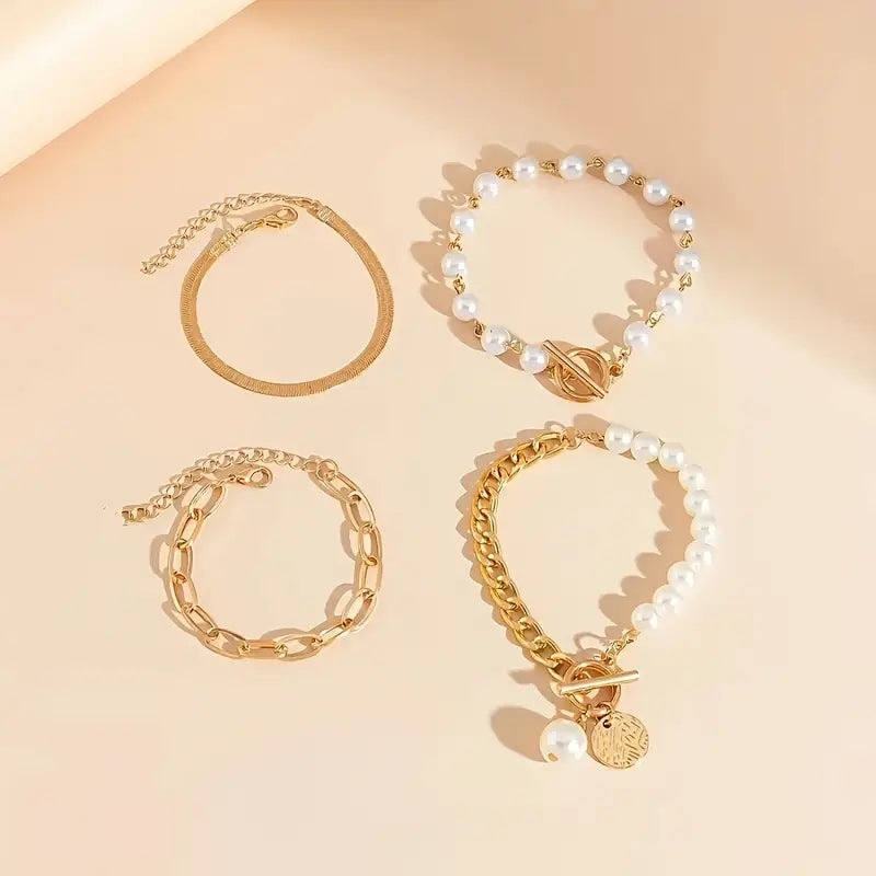 Conjunto chique de 4 pulseiras douradas – cobra, pérolas e elos | Dourado