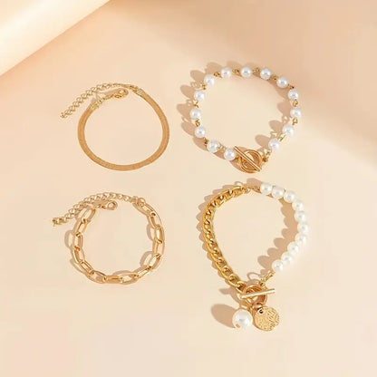 Conjunto chique de 4 pulseiras douradas – cobra, pérolas e elos | Dourado