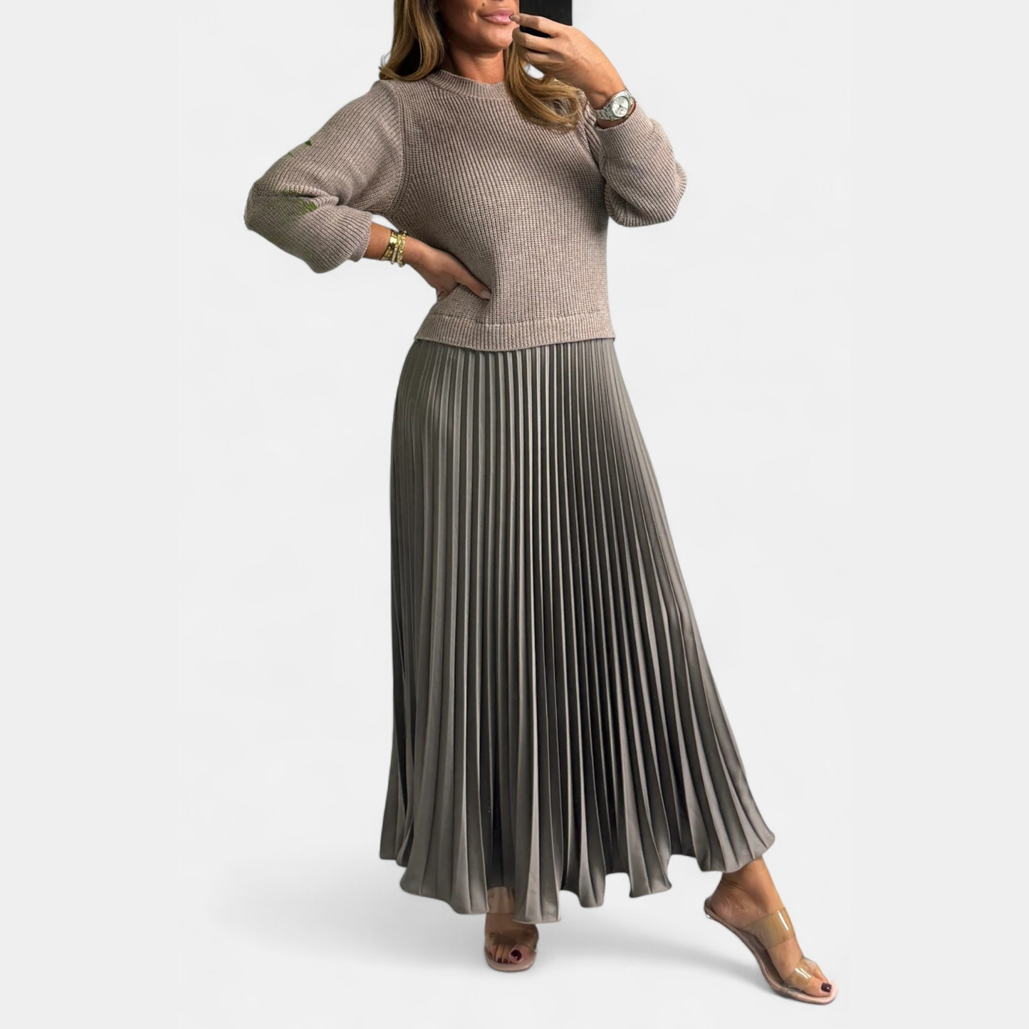 Claudia - Vestido maxi com suéter e saia plissada