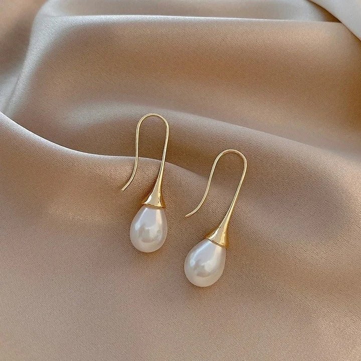 Pendientes clásicos de perla colgante