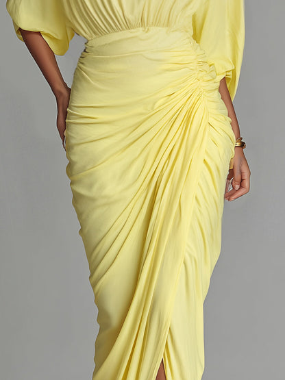 Vestido maxi feminino amarelo-brilhante, confortável e com tecido misto, de caimento drapeado