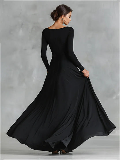 Vestido maxi feminino preto moderno de crepe com franzido e decote canoa