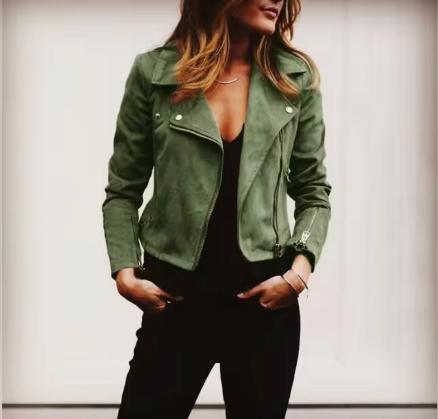 Chaqueta de ante para mujer con cierre frontal y cuello con solapas | Corta